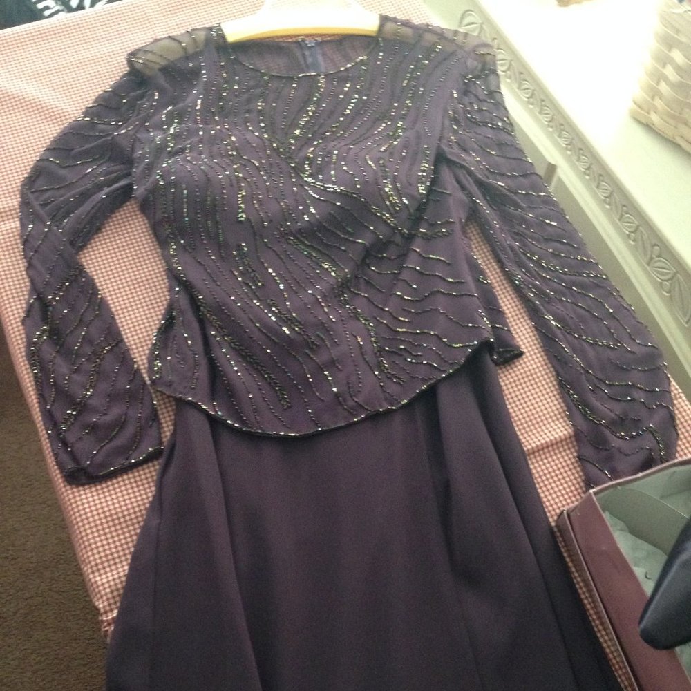 Avanti Gown ... Size 14 ... EUC!
